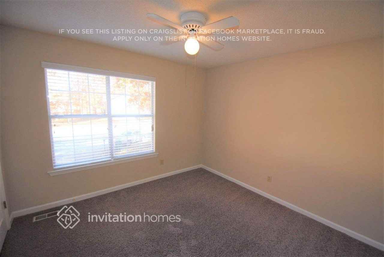 4691 Sterling Pointe Ct - Photo 5 of 9