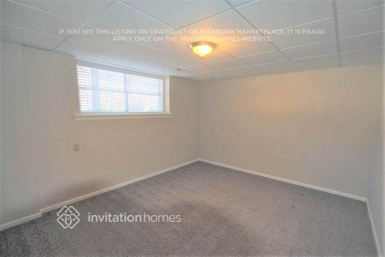 4691 Sterling Pointe Ct - Photo 6 of 9