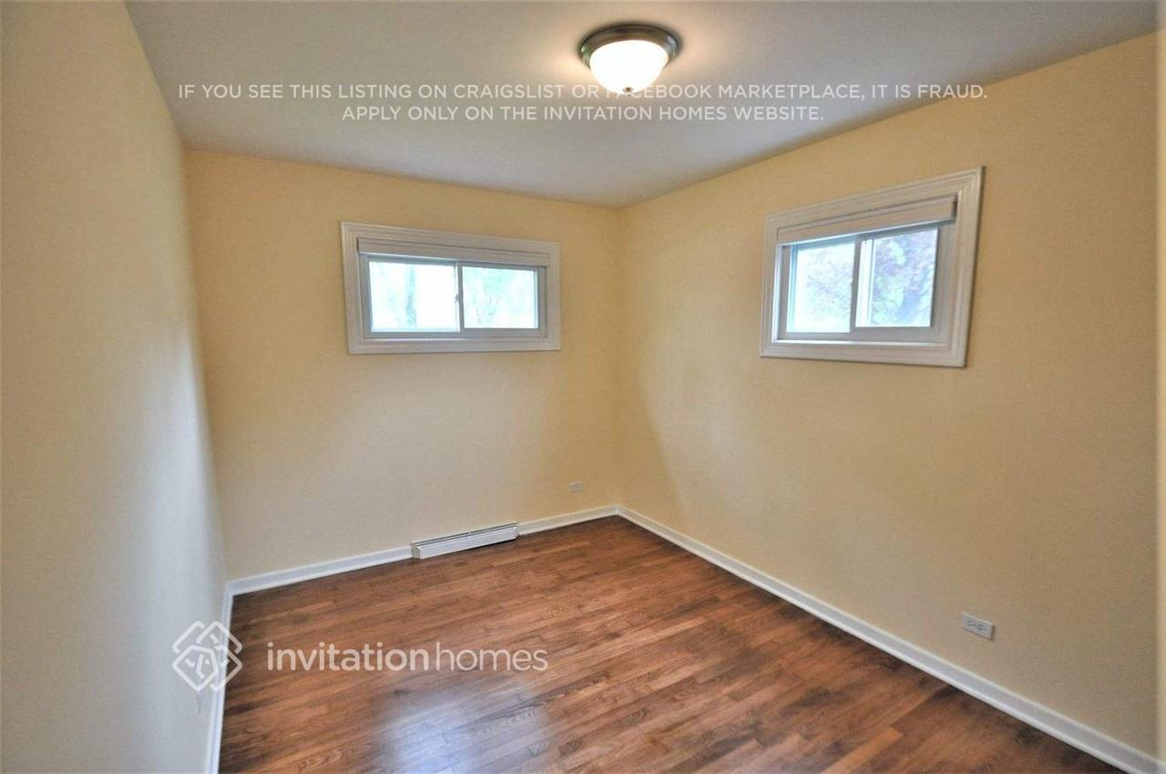 368 N Bierman Ave - Photo 3 of 9