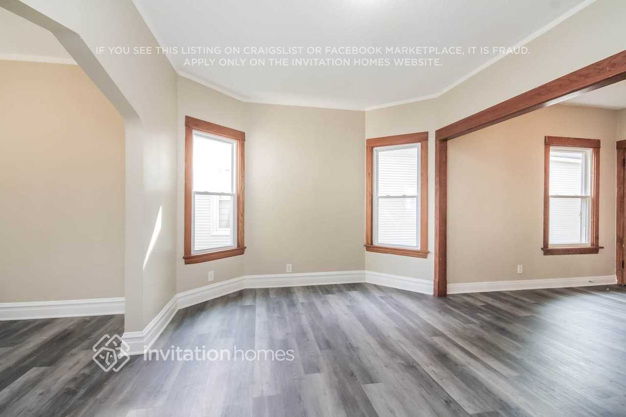 5647 W Berenice Ave - Photo 7 of 19