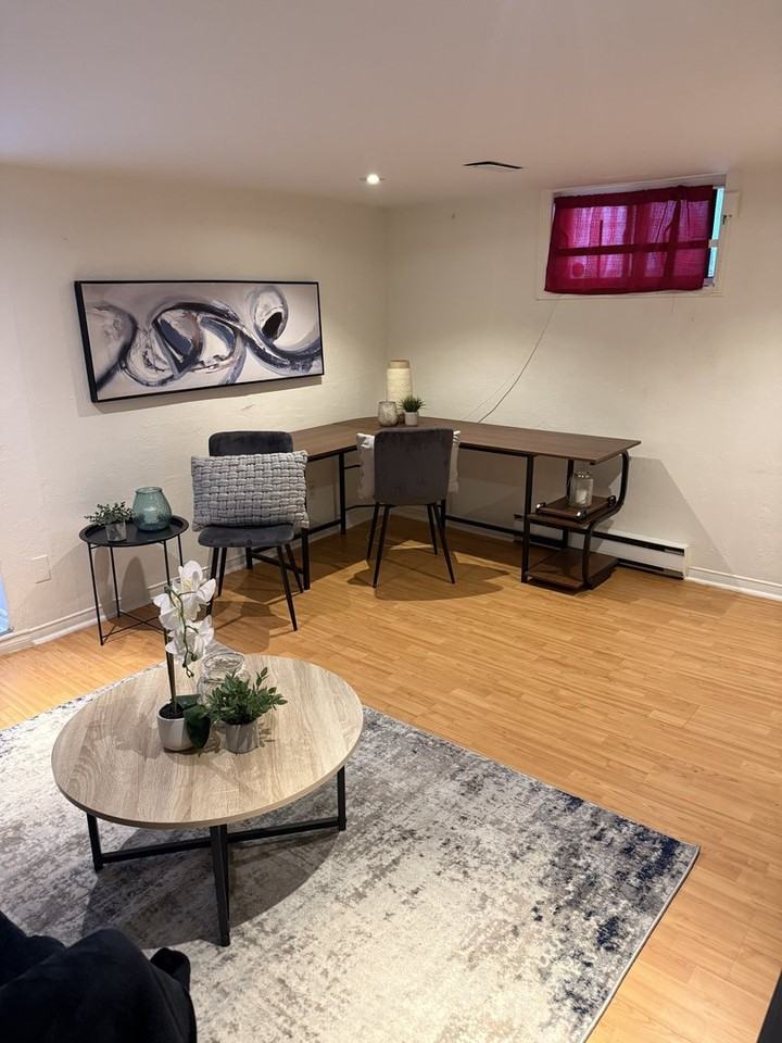 987 Cosburn Ave - Photo 2 of 9