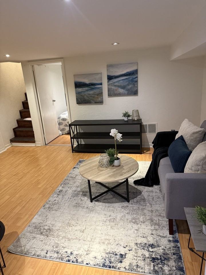 987 Cosburn Ave - Photo 3 of 9