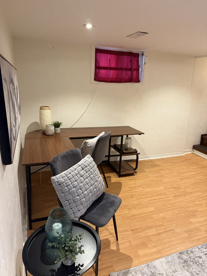 987 Cosburn Ave - Photo 4 of 9