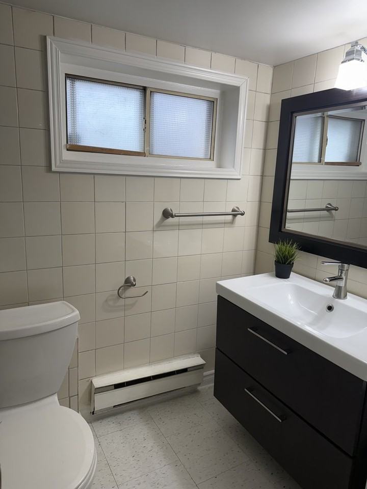 987 Cosburn Ave - Photo 6 of 9