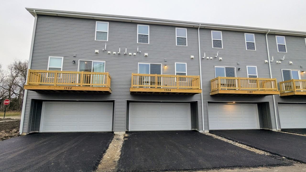 1384 Foxglove Dr #1 - Photo 2 of 15