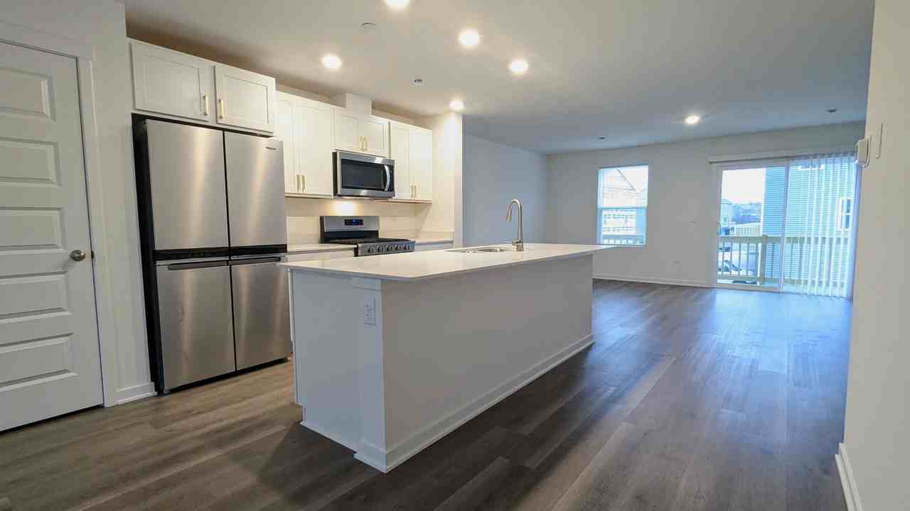 1384 Foxglove Dr #1 - Photo 3 of 15