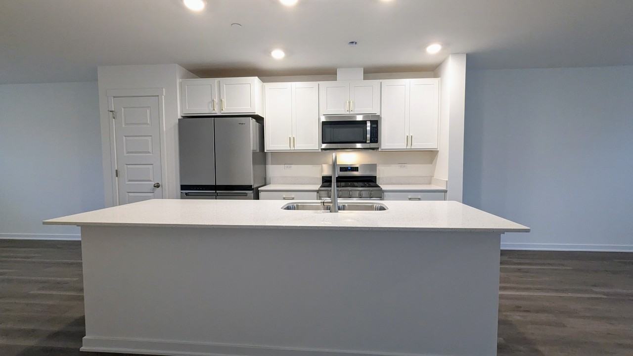 1384 Foxglove Dr #1 - Photo 4 of 15