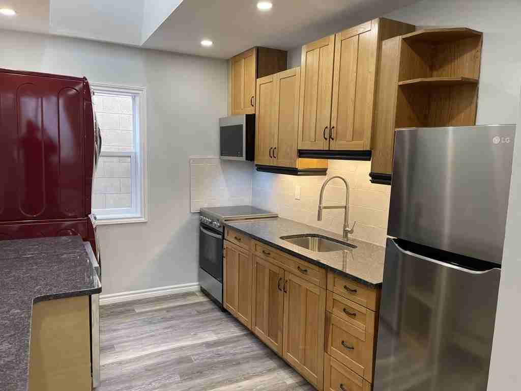 530 Grey St - Photo 2 of 19