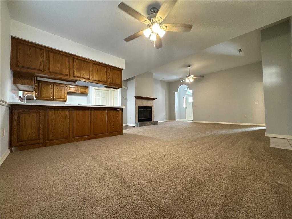 3341 E Wyman Rd - Photo 2 of 9