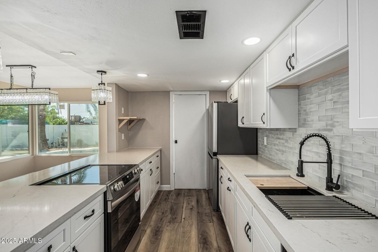 10838 N 32nd Ln - Photo 2 of 42