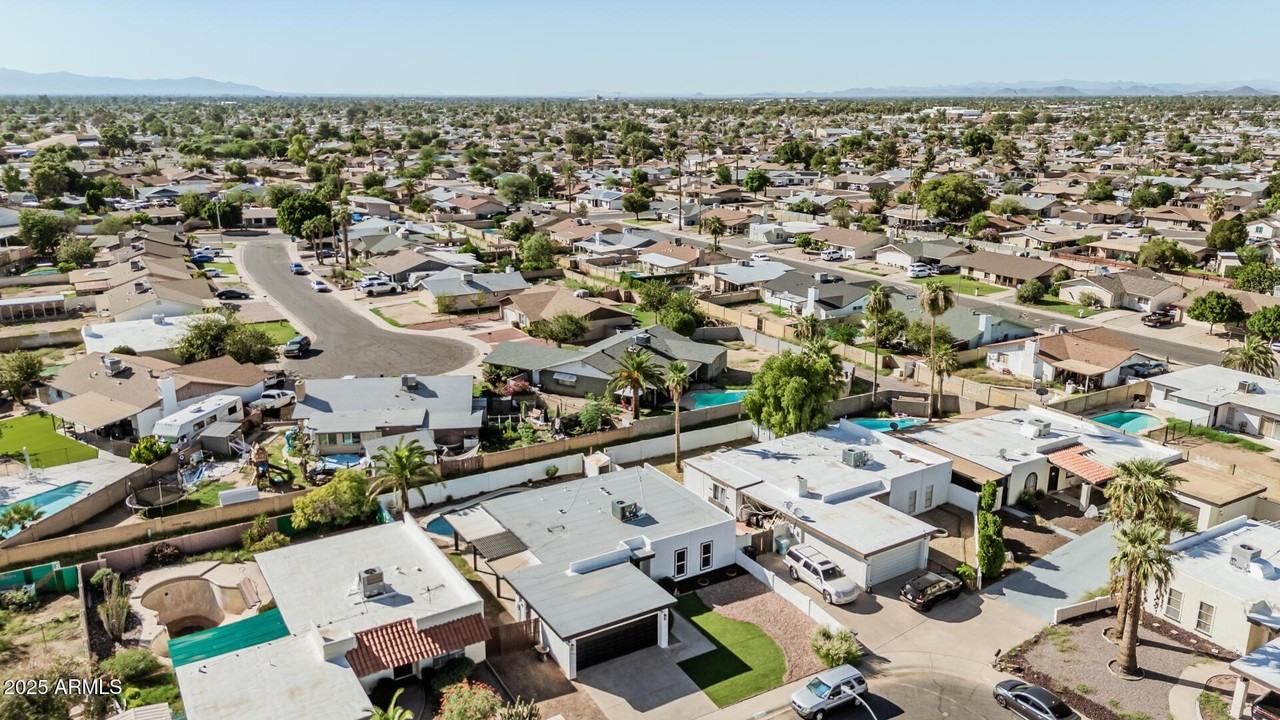 10838 N 32nd Ln - Photo 5 of 42