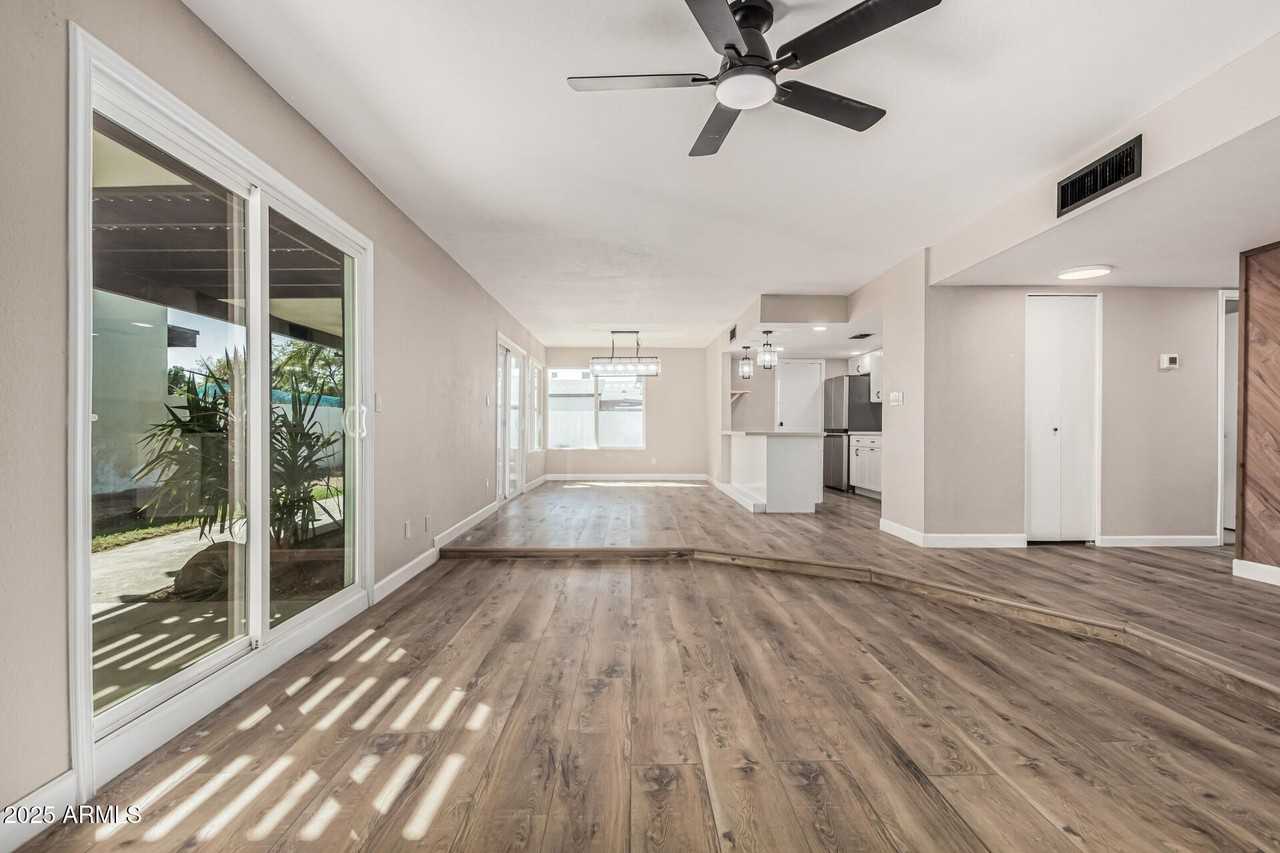 10838 N 32nd Ln - Photo 6 of 42