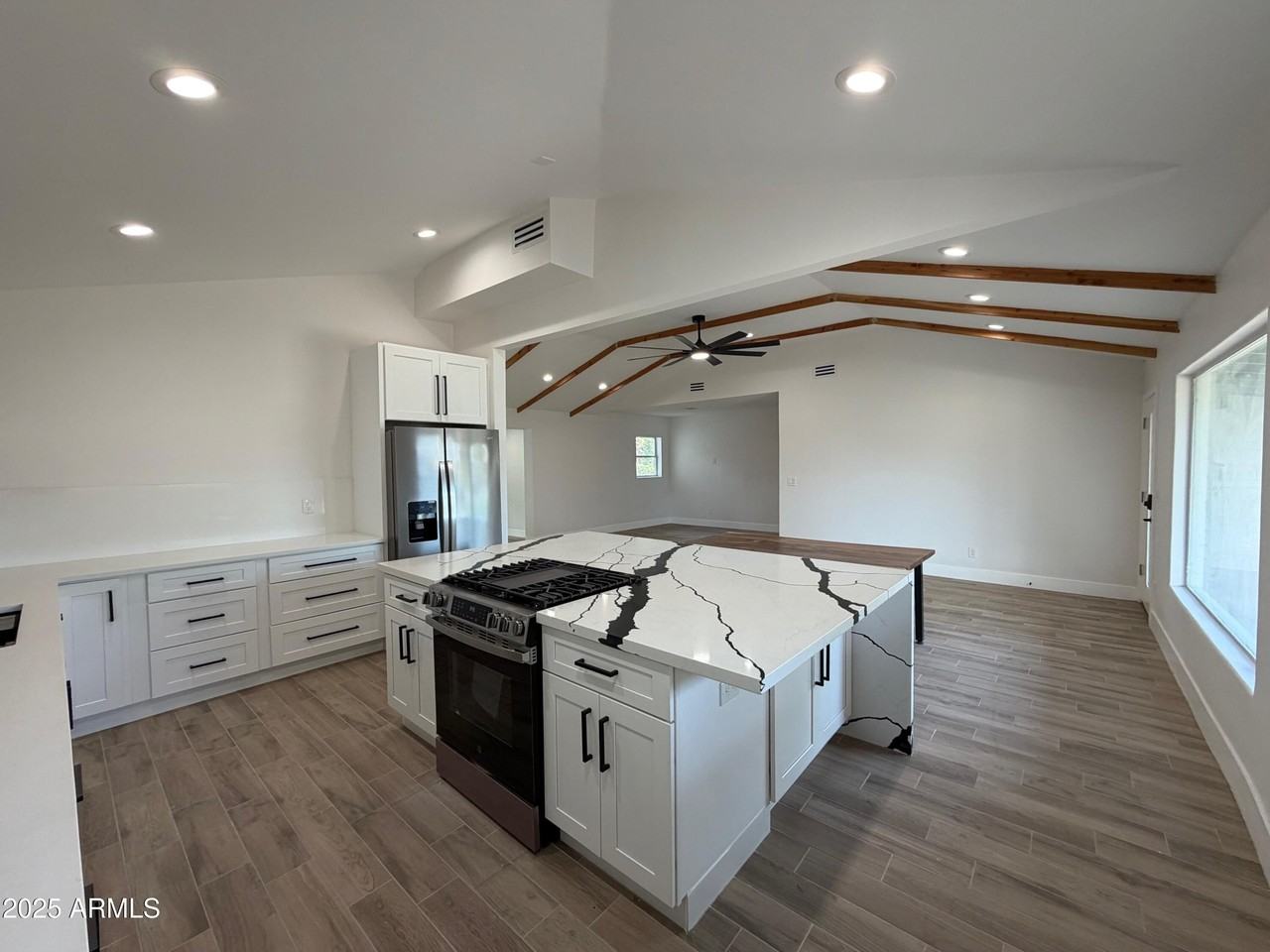 6828 N 10th Ave - Photo 6 of 50