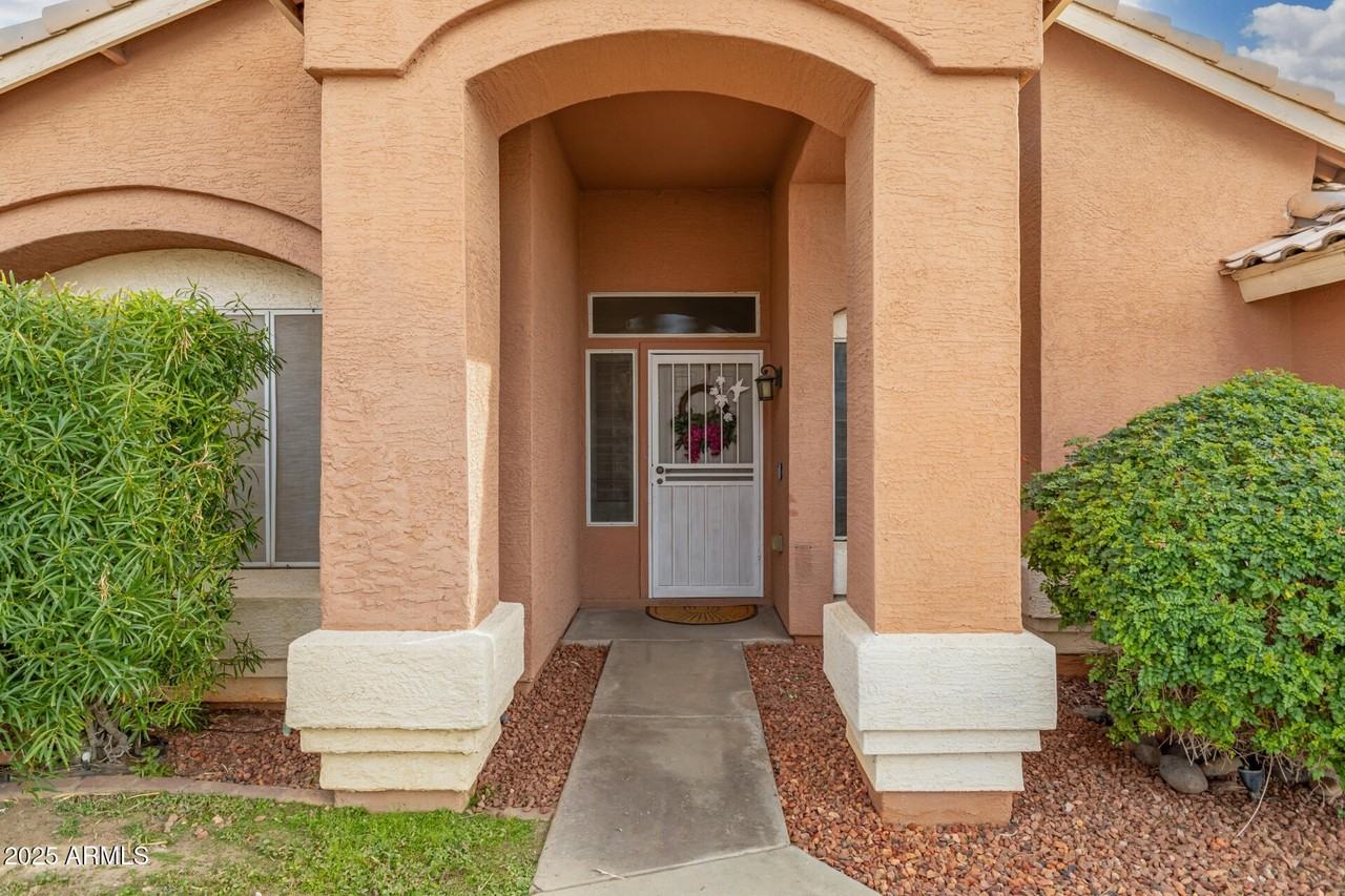 15221 N 87th Dr - Photo 2 of 47