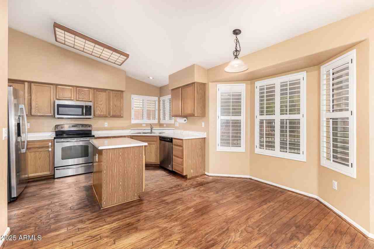 15221 N 87th Dr - Photo 4 of 47