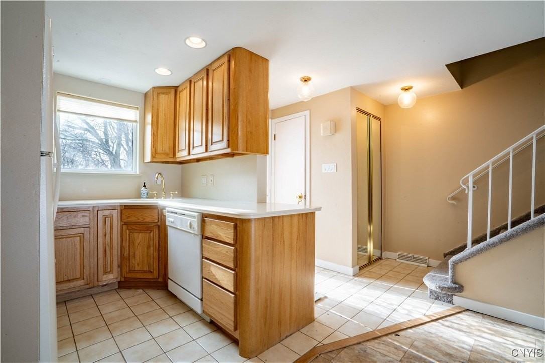 67 Chestnut Hls - Photo 2 of 28