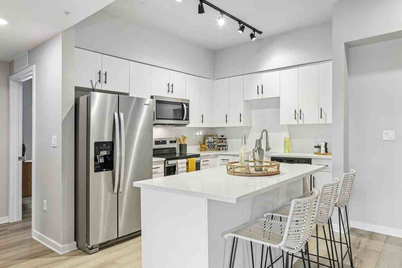 The Breeze - Photo 5 of 41