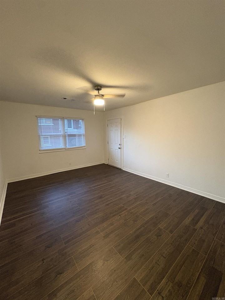 2117 W 19th St - Photo 3 of 26