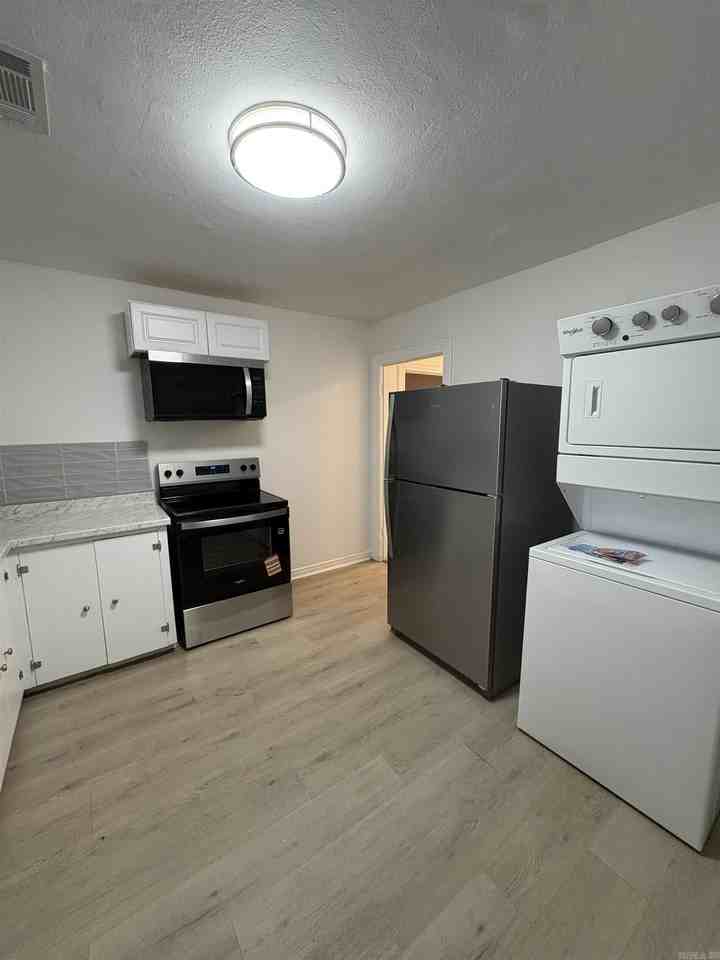 2117 W 19th St - Photo 6 of 26