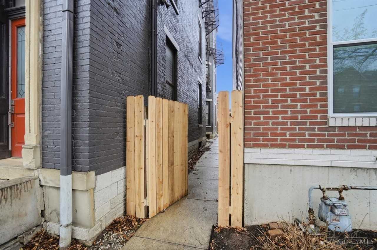 428 Elizabeth St Apt 3 #3 - Photo 2 of 37