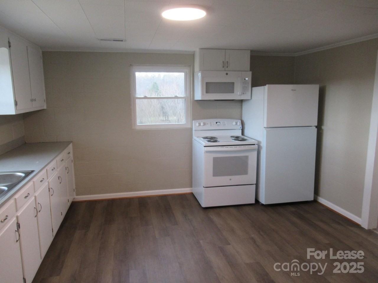 7510 Palm Tree Church Rd - Photo 7 of 28