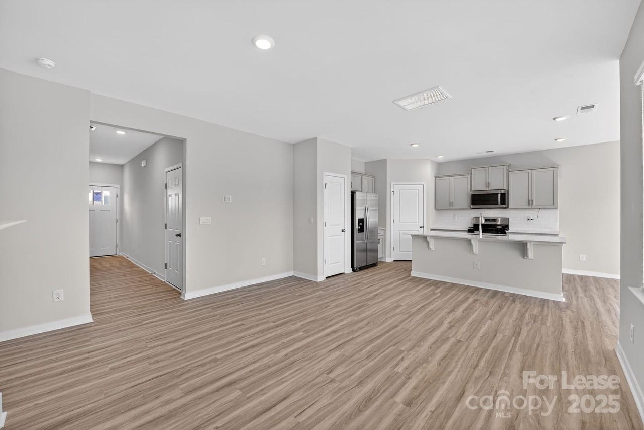 12129 Lady Bell Dr - Photo 5 of 34