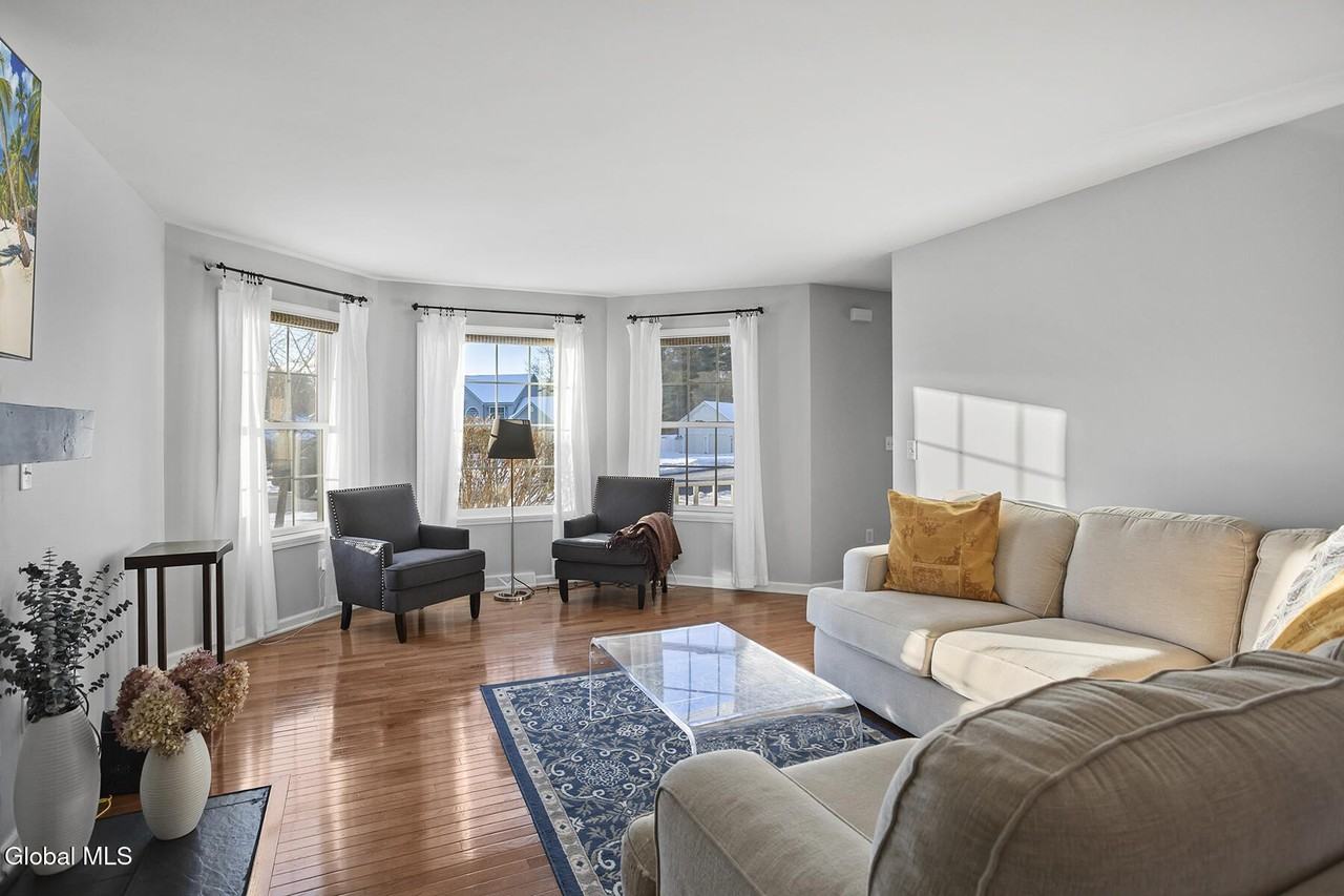 8 Backstretch Ct - Photo 2 of 29