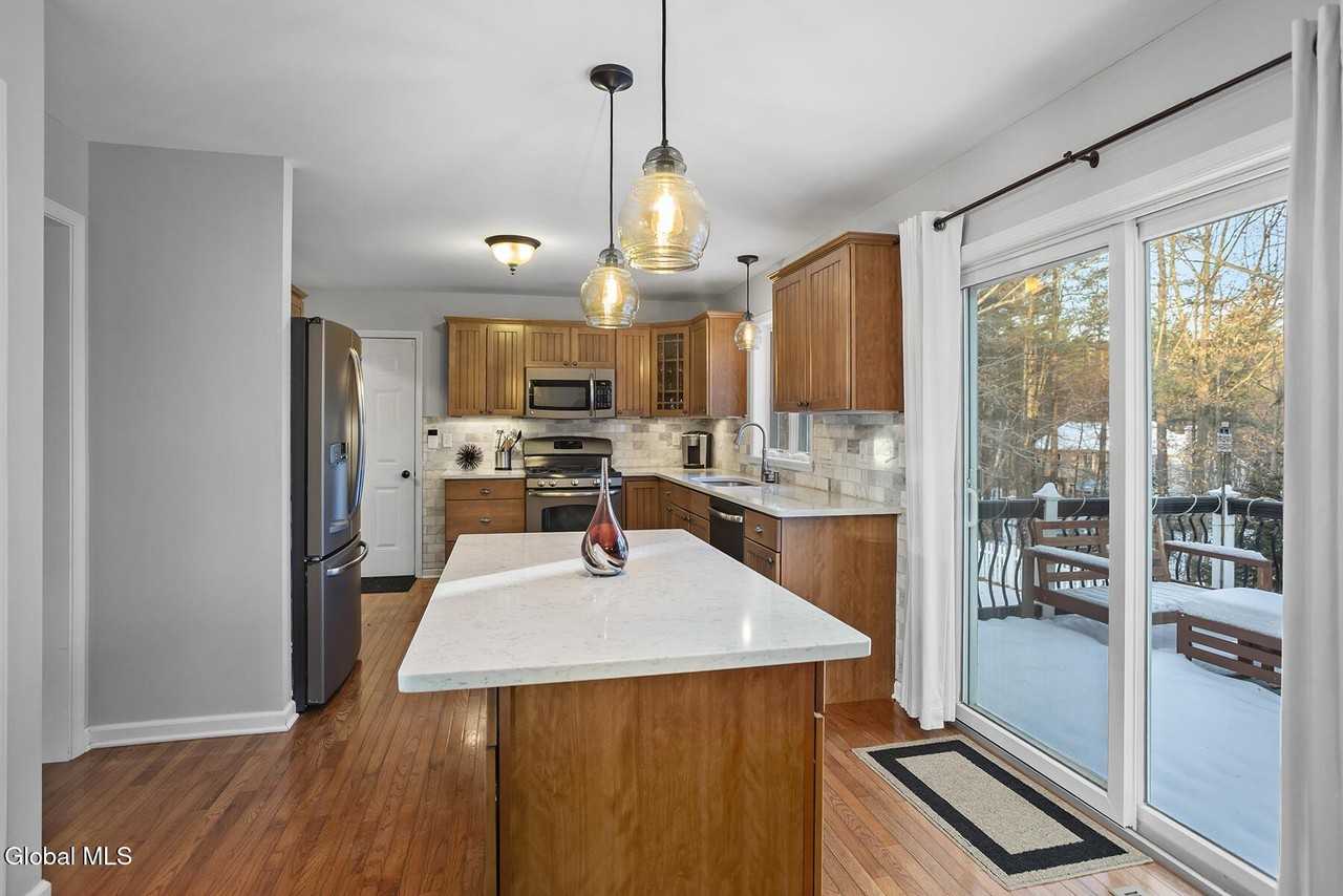 8 Backstretch Ct - Photo 7 of 29