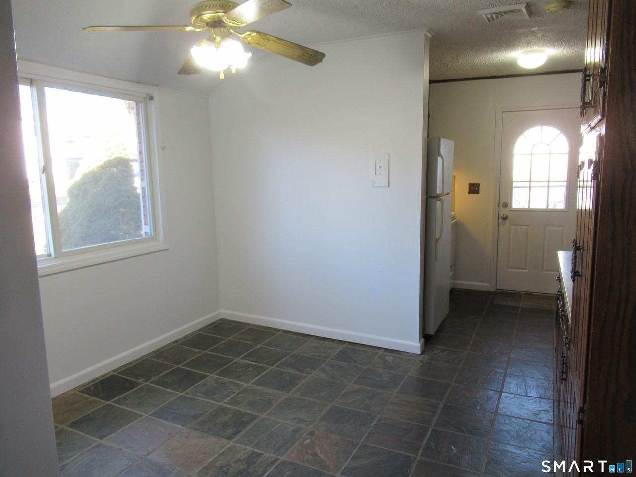 74 Harvester Rd - Photo 4 of 24