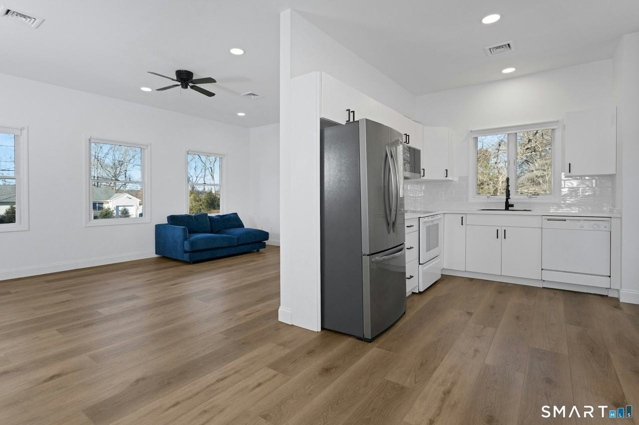 70 Archer Ln - Photo 4 of 24