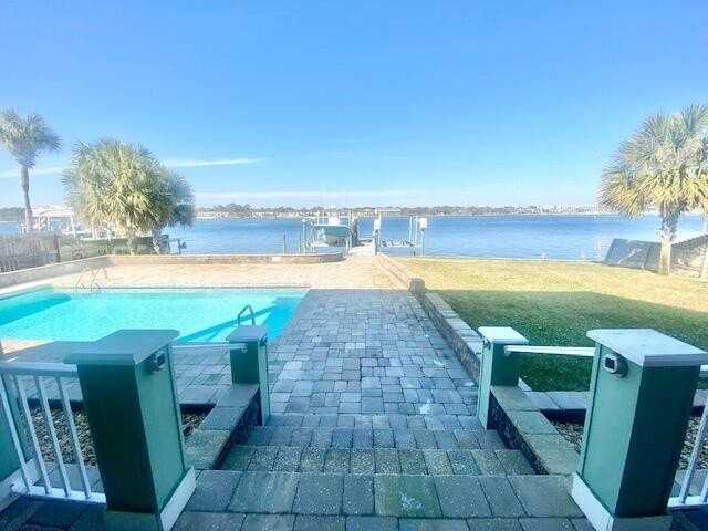 906 Santa Rosa Blvd - Photo 2 of 50