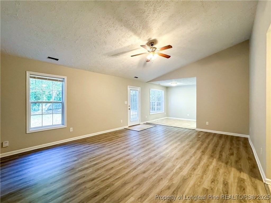 1910 Poplar Dr - Photo 4 of 31