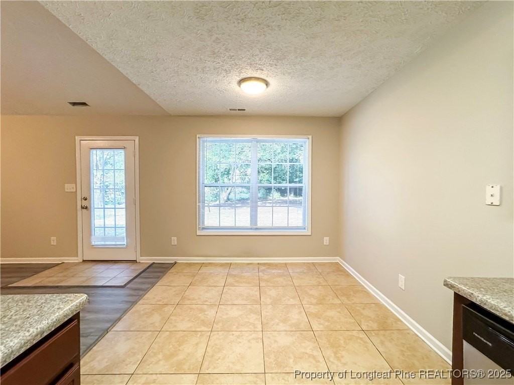 1910 Poplar Dr - Photo 6 of 31