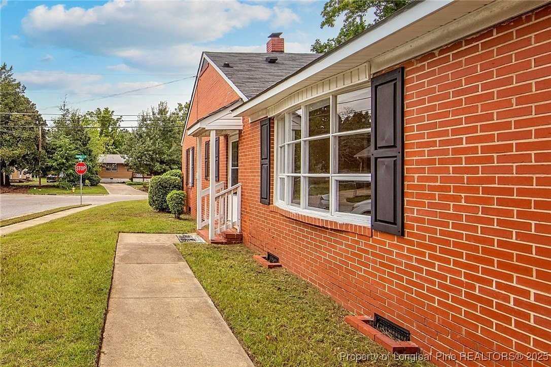 1203 Turnpike Rd - Photo 4 of 35