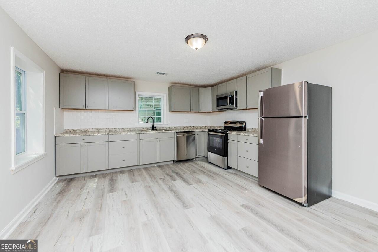 3584 Log Cabin Dr - Photo 2 of 24