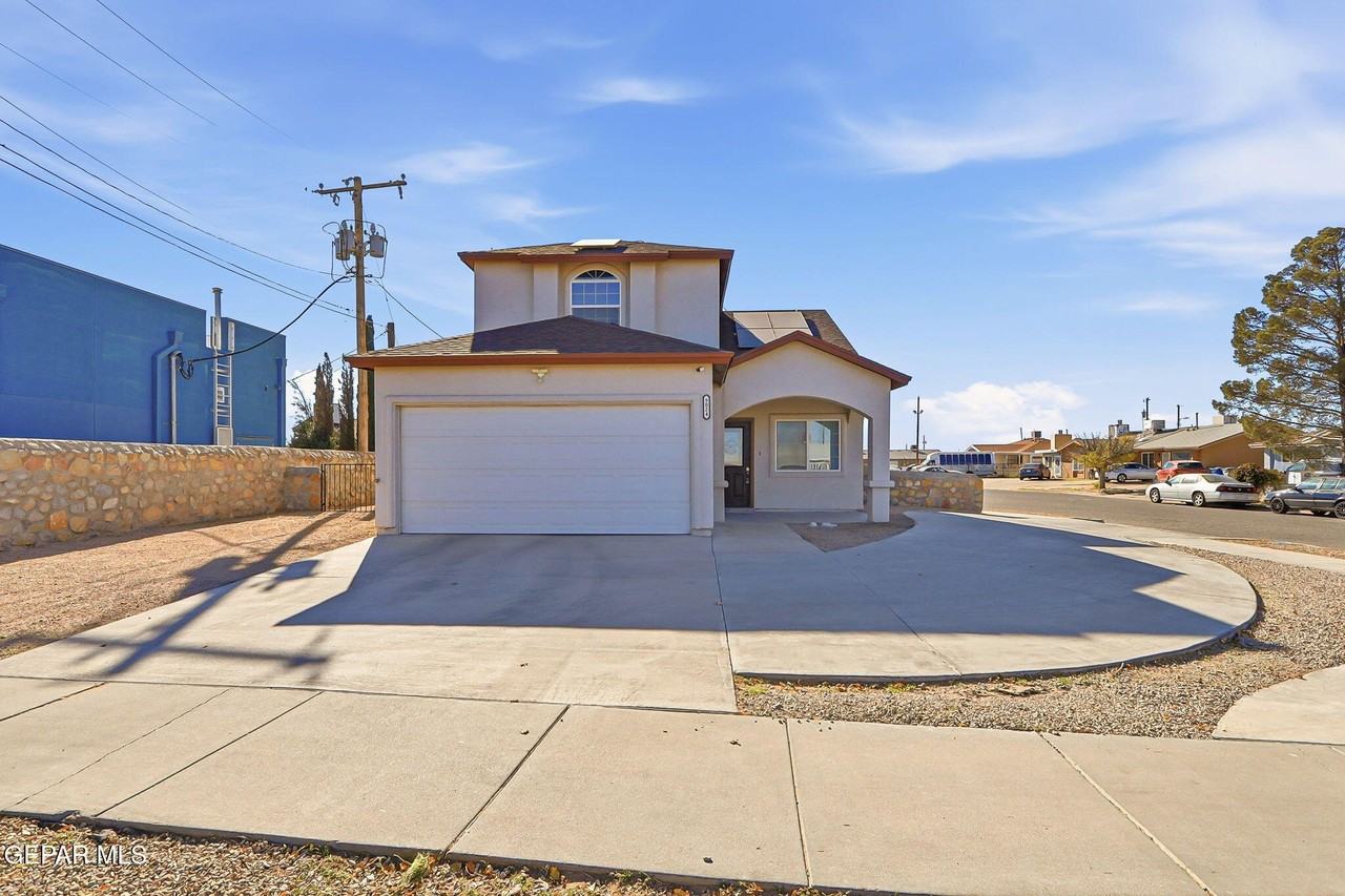 9024 Tammy Ct - Photo 3 of 27