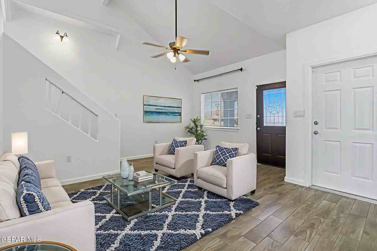 9024 Tammy Ct - Photo 5 of 27