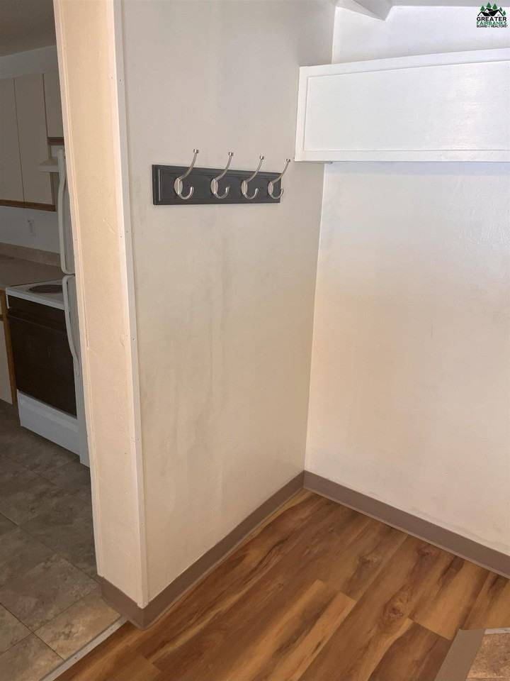 760 Hamilton Ave - Photo 3 of 15