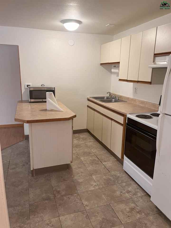 760 Hamilton Ave - Photo 4 of 15