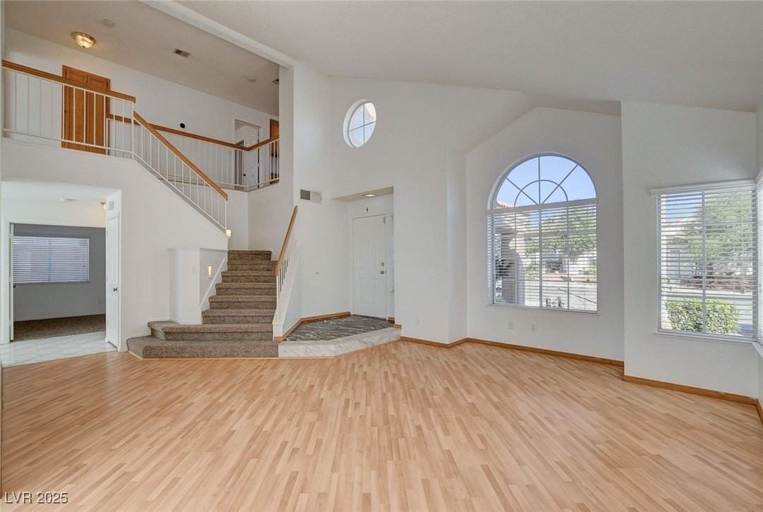 9805 Cross Creek Way - Photo 4 of 39