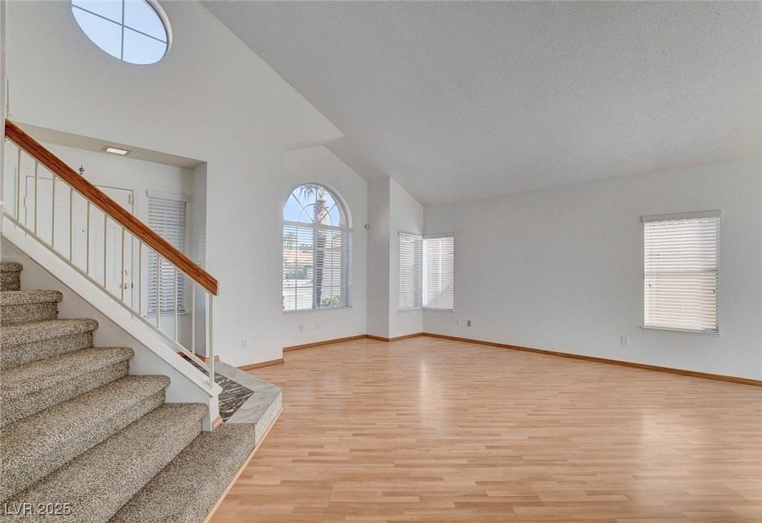 9805 Cross Creek Way - Photo 5 of 39