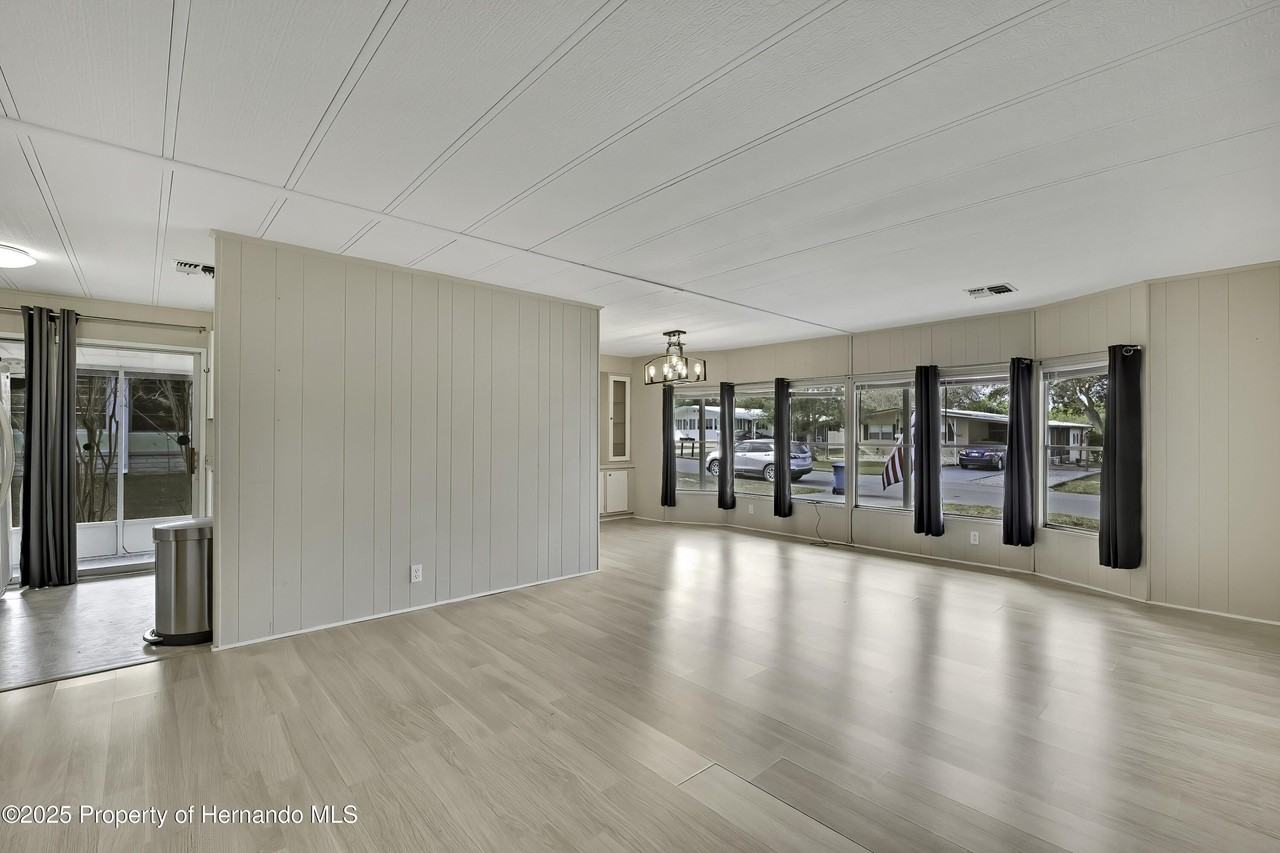 8054 Mission St - Photo 4 of 50