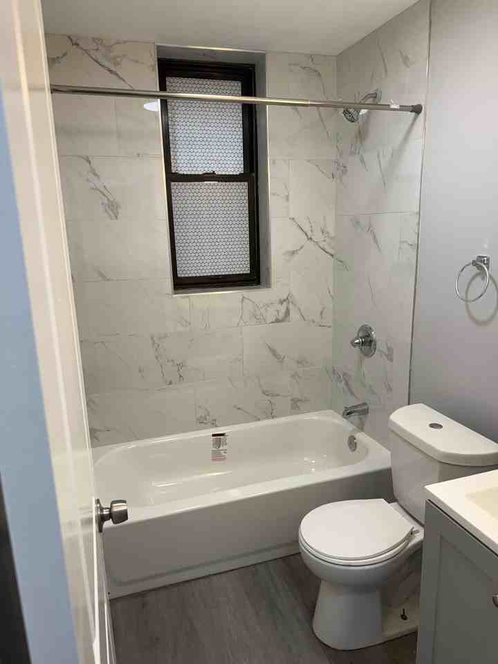 304 60th St #4 - Photo 3 of 10