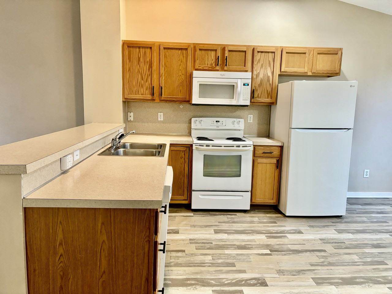 63 E 48th St #63 - Photo 2 of 26