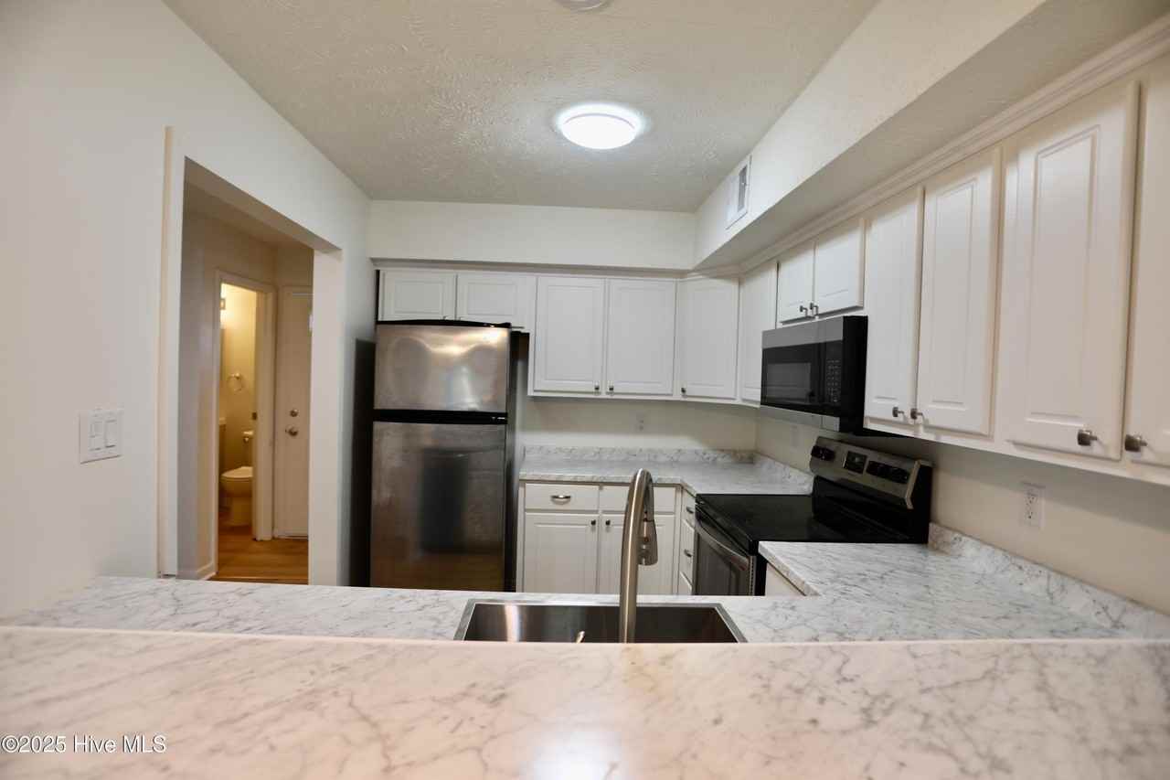 365 W Illinois Ave Apt 24 #24 - Photo 7 of 17