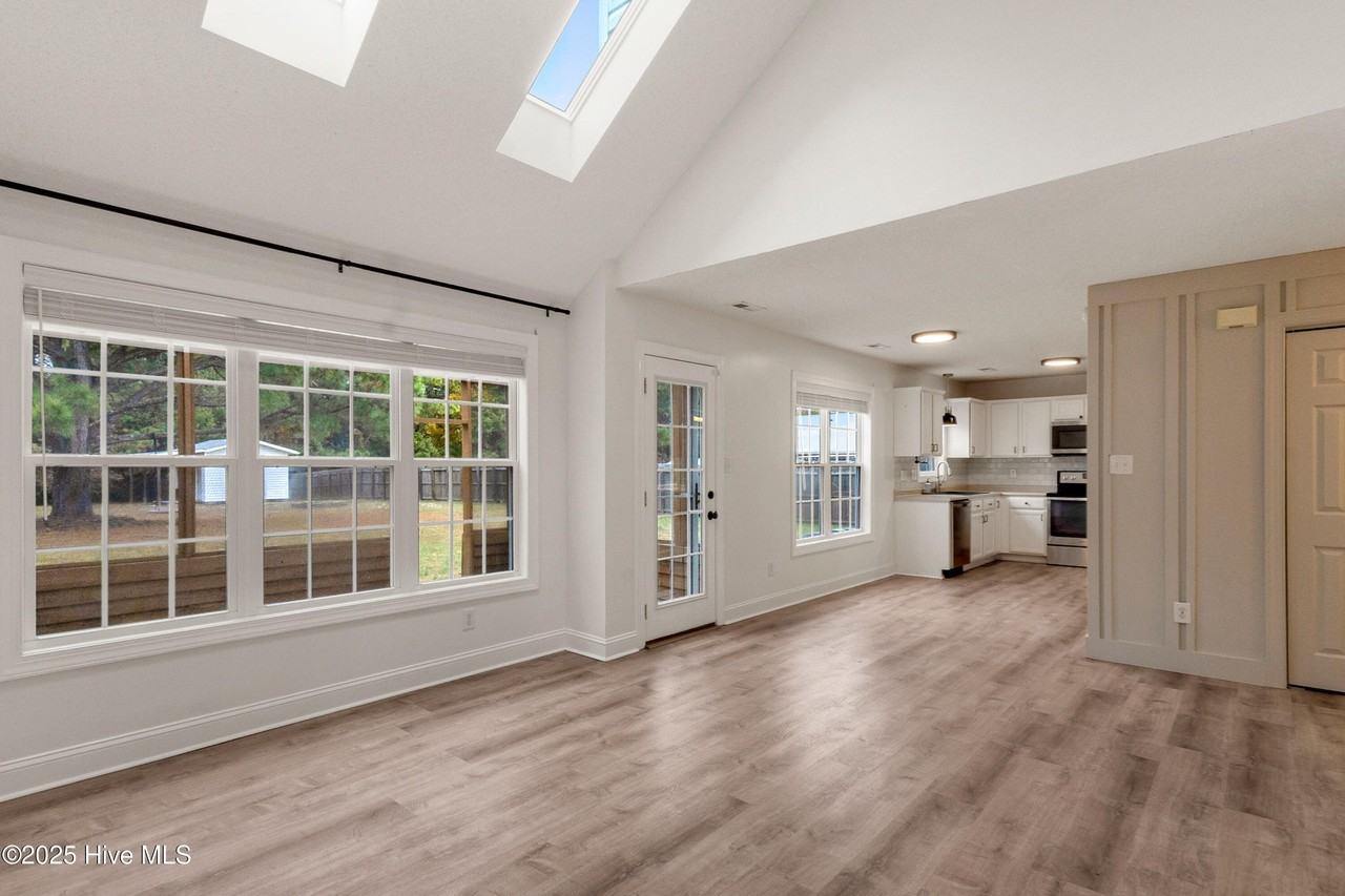 283 Ennett Ln - Photo 6 of 50