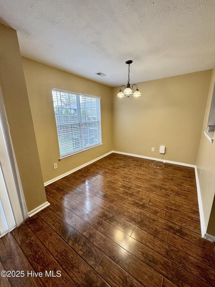 2506 Bluff View Ct Unit B #B - Photo 4 of 20