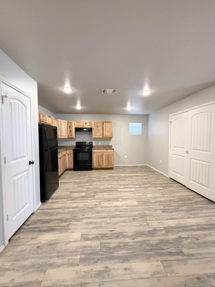 1520 E 13th St - Photo 4 of 18