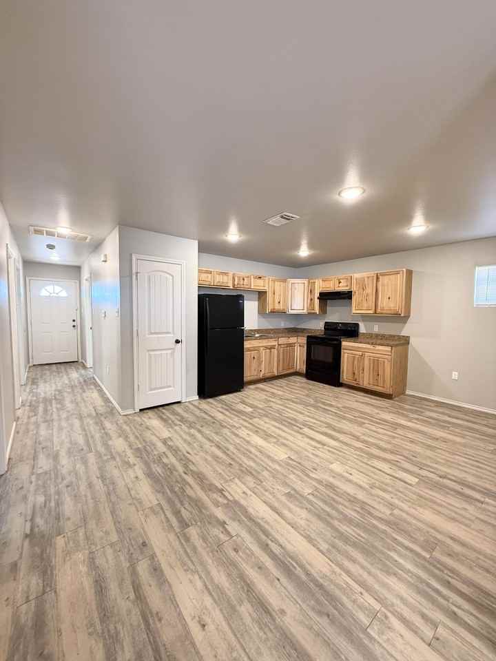 1520 E 13th St - Photo 5 of 18