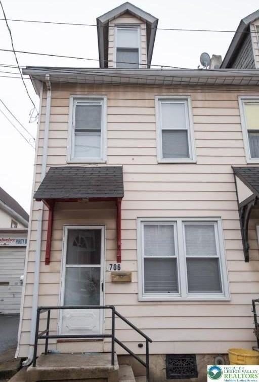 706 E 5th St - Photo 2 of 25